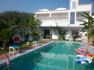 A Hammamet proche de miramar villa avec piscine