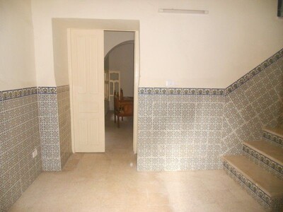 Av un triplex dans un quartier calme au centre ville hammamet