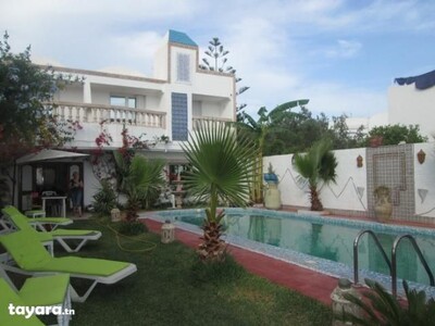 AV duplex avec grand piscine