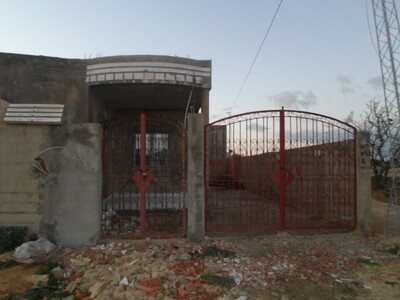 av une maison inachevée dans la compagne de hammamet