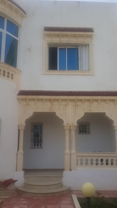 villa rdc avec 2 appartements à hammamet