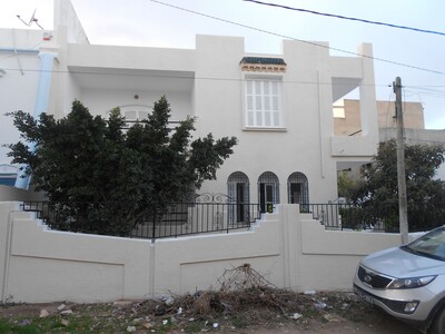grand villa avec deux appartements av à Nbeul