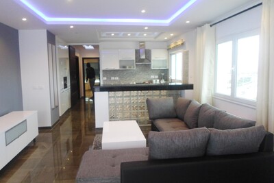 AV appartement très moderne avec belle vue mer