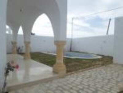 Villa à vendre à Hammamet avec piscine dans la zone craxi