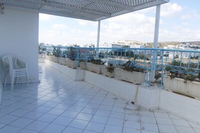 av appartement dans une résidence gardée très proche de la mer