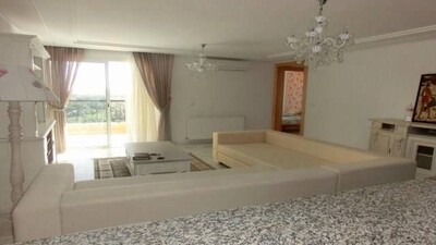 un appartement richement meublé