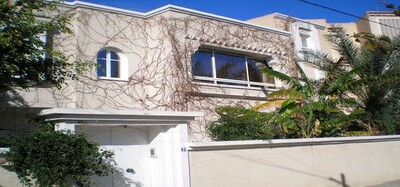 un bel et spacieux étage de villa meublé à deux pas de la plage