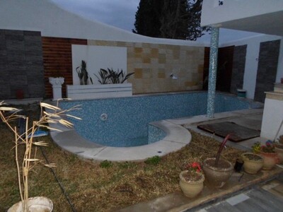 av villa neuve de style traditionnel avec piscine kt