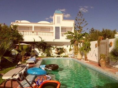 a vendre villa sur deux niveaux avec piscine à hammamet kg
