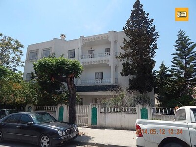 A vendre grand immeuble commercial à El Omrane