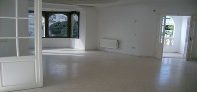 a large floor of villa 2 mins from the beach