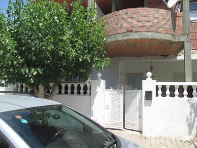 Maison RDC étage inachevé à centre ville hammamet