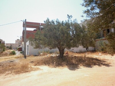 Terrain 400m qui fait le coin a barraket essahel