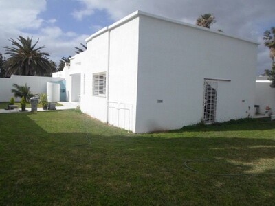 AV une villa neuve à 100 m de la mer a nabeul plage