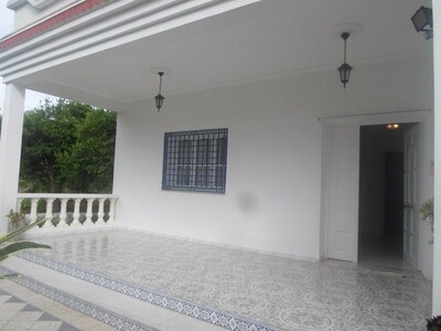 AV une jolie villa dans un endroit calme proche hammamet