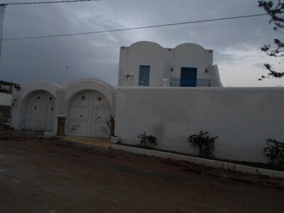 une villa avec piscine de style sidi bousaid à hammamet