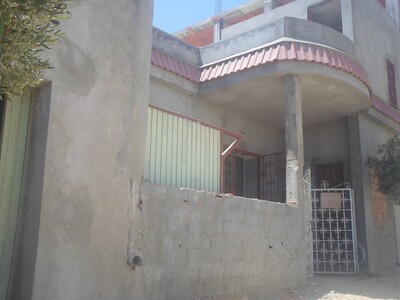 AV une villa inachevée dans un nouveau quartier calme et sécurisé