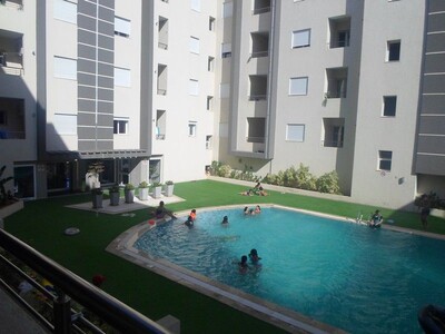 un appt de haut standing dans une résidence gardée avec piscine