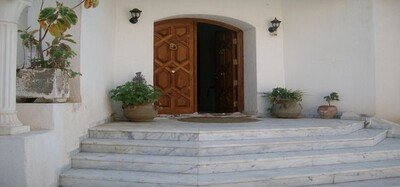 beautiful villa in a chic neighbourhood and residential