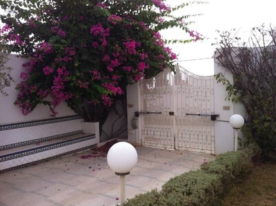 DRC villa furnished independent manar 2500 dt per month
