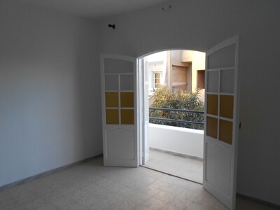 av à Nabeul une villa avec deux appartements kt
