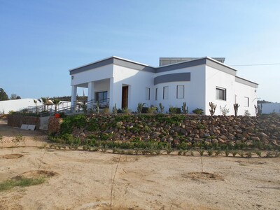 une magnifique villa de campagne avec piscine kkktk