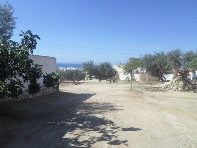terrain avec maison arabe centre ville kktkk