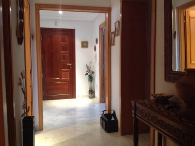 Appartement vide très haut standing soukra