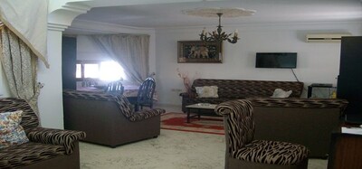 coquet étage de villa avec une grande terrasse