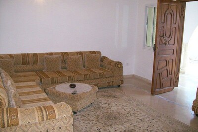 AV un duplex proche du cornsih hammamet à 500 m de la mer W