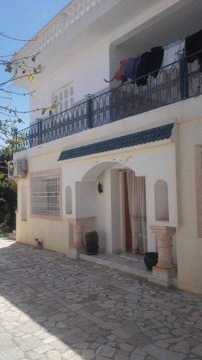 étage de villa proche centre ville hammamet kkk