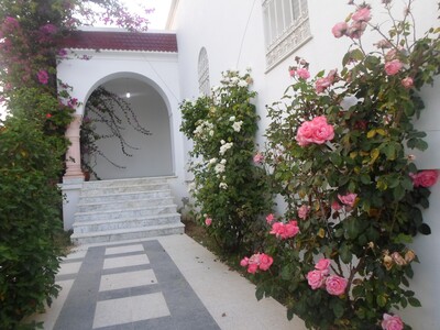 villa haut standing à 3 km de Hammamet centre ktkt