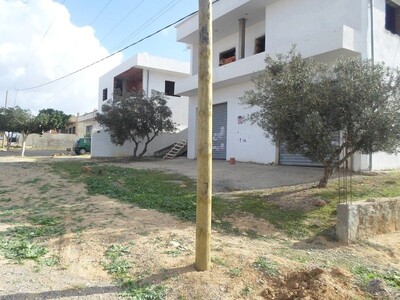 House with commercial local unfinished av kkk