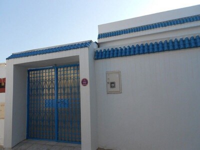 AV une coquette maison proche du route craxi à hammamet W