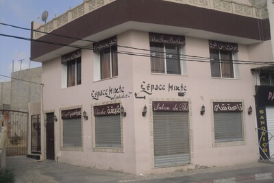 FIELD WITH TEA WALL MORE BACKGROUND