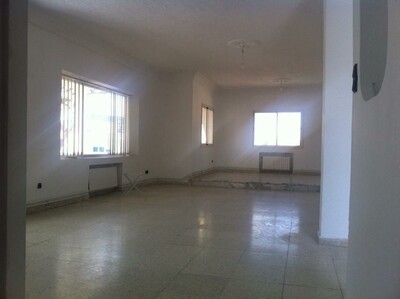 A Louer à l’année : Très spacieux étage de villa s+4 sur la route