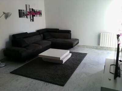 TRE'S BEAU APPARTEMENT MEUBLE' LAC