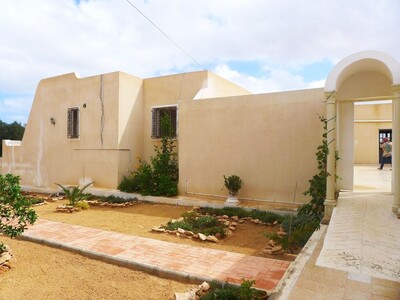 Villa of 300 m on a plot of 1200 m in Houmt Souk