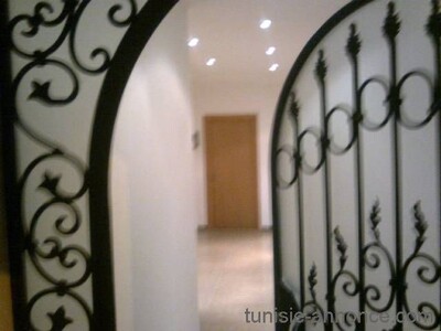 A louer charges comprises