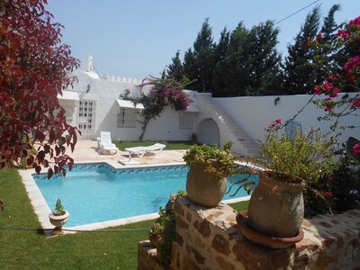 AV belle villa plein pied avec piscine aggg