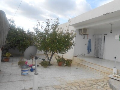 spacieuse villa de 530m av dans la campagne