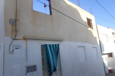AV une maison avec étage inachevée a hammamet sr