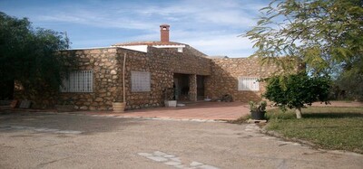 a beautiful villa in full greenery to Shatt mariam