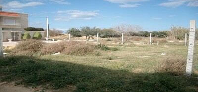 a nice lot on two channels at 10 mins from the beach