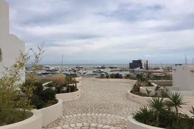 This sumptuous villa in Gammarth Marina for rent