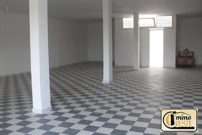 A vendre Garage sur a route de Hammam Ghzèze Kélibia