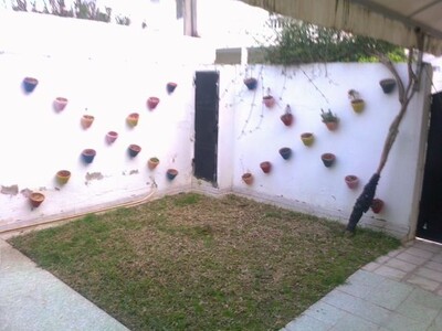 Une Maisonnette avec garage et jardin à La Marsa