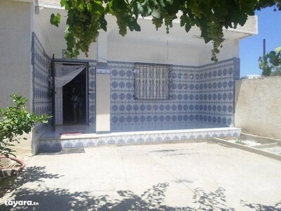 une maison coquette avec un grand terrain craxi hammamet