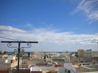 Un appartement avec une terrasse à Hammamet à 65 MDT Vue mer