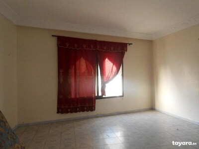 a vendre un appartement au 1er étage en plein hammamet